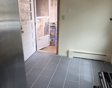 9007 La Crosse Avenue - Photo Thumbnail 2
