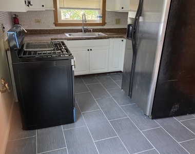 9007 La Crosse Avenue - Photo Thumbnail 1