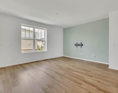 1078 Bogart Street - Photo Thumbnail 4
