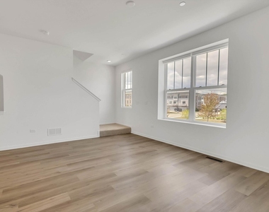 1078 Bogart Street - Photo Thumbnail 3