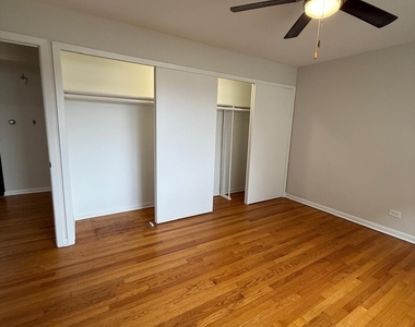 2431 N 76th Court - Photo Thumbnail 7