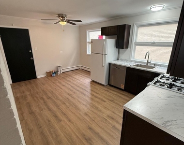 2431 N 76th Court - Photo Thumbnail 3