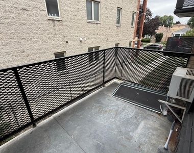 2431 N 76th Court - Photo Thumbnail 8
