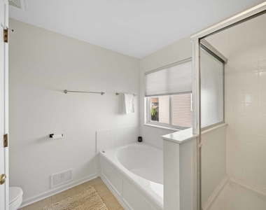 2521 Waterford Lane - Photo Thumbnail 11