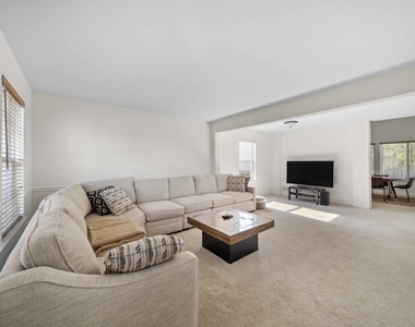 2521 Waterford Lane - Photo Thumbnail 2