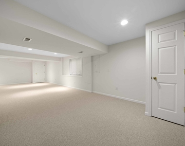 2521 Waterford Lane - Photo Thumbnail 16