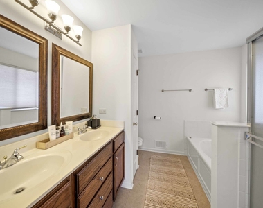 2521 Waterford Lane - Photo Thumbnail 12