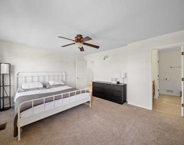 2521 Waterford Lane - Photo Thumbnail 13