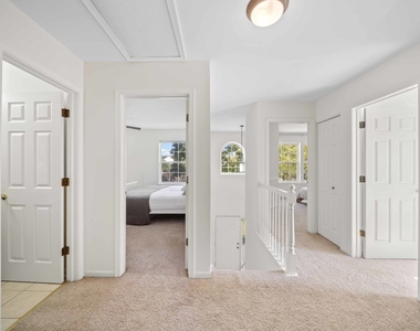 2521 Waterford Lane - Photo Thumbnail 9
