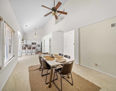 2521 Waterford Lane - Photo Thumbnail 5