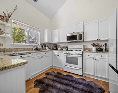 2521 Waterford Lane - Photo Thumbnail 6