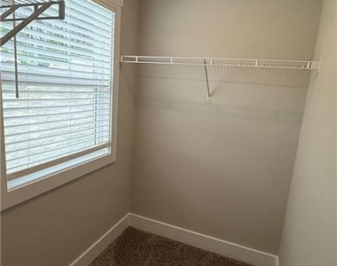 44 Sparkleberry Lane W - Photo Thumbnail 32
