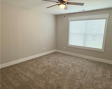 44 Sparkleberry Lane W - Photo Thumbnail 30