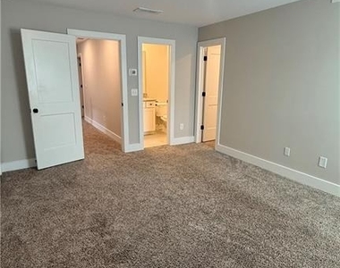 44 Sparkleberry Lane W - Photo Thumbnail 41