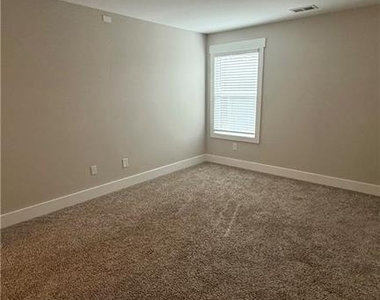 44 Sparkleberry Lane W - Photo Thumbnail 40
