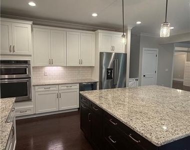 44 Sparkleberry Lane W - Photo Thumbnail 12