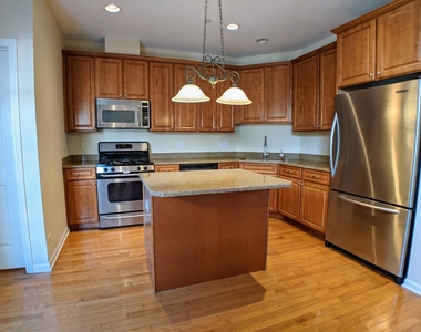385 Bradbury Lane - Photo Thumbnail 7