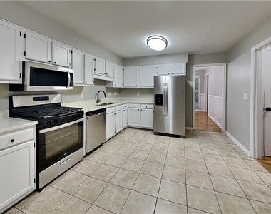 4241 Glenforest Way Ne - Photo Thumbnail 4