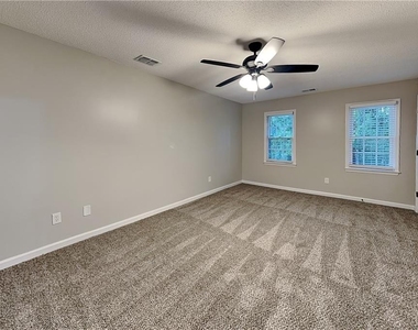 4241 Glenforest Way Ne - Photo Thumbnail 8