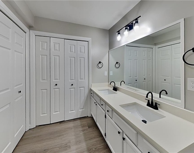 4241 Glenforest Way Ne - Photo Thumbnail 10