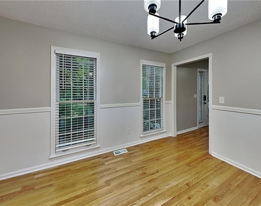 4241 Glenforest Way Ne - Photo Thumbnail 6