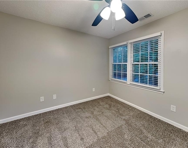 4241 Glenforest Way Ne - Photo Thumbnail 11