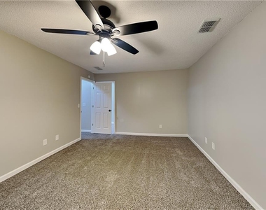 4241 Glenforest Way Ne - Photo Thumbnail 9