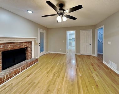 4241 Glenforest Way Ne - Photo Thumbnail 1