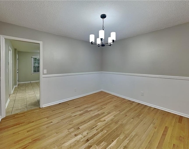 4241 Glenforest Way Ne - Photo Thumbnail 7