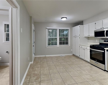 4241 Glenforest Way Ne - Photo Thumbnail 5