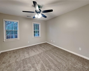 4241 Glenforest Way Ne - Photo Thumbnail 12