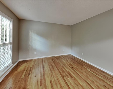 4241 Glenforest Way Ne - Photo Thumbnail 3