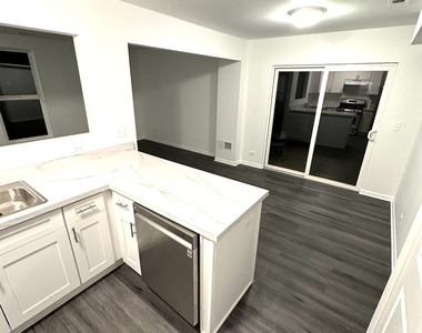 923 Four Seasons Boulevard - Photo Thumbnail 6
