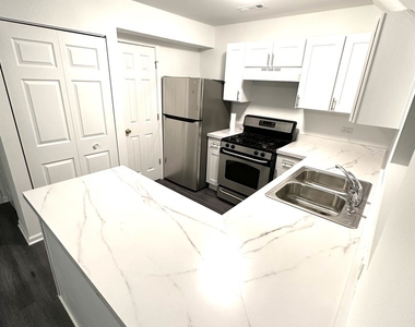 923 Four Seasons Boulevard - Photo Thumbnail 4