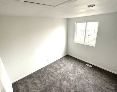 923 Four Seasons Boulevard - Photo Thumbnail 14