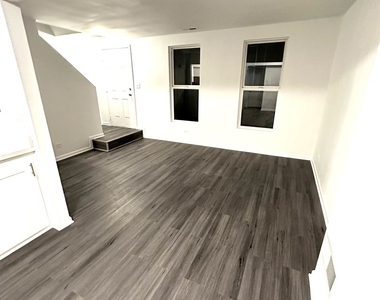 923 Four Seasons Boulevard - Photo Thumbnail 9