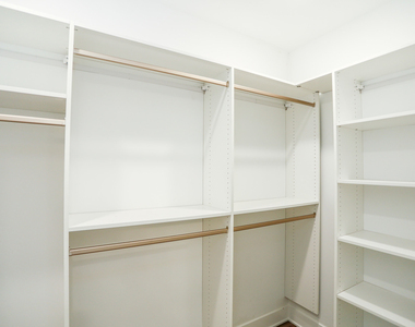 880 Lee Street - Photo Thumbnail 7