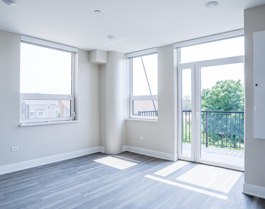 880 Lee Street - Photo Thumbnail 4