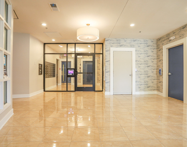 880 Lee Street - Photo Thumbnail 13