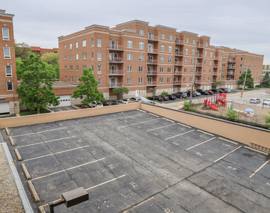 880 Lee Street - Photo Thumbnail 18