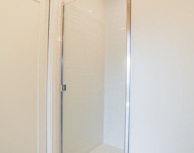 880 Lee Street - Photo Thumbnail 5