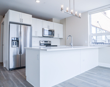 880 Lee Street - Photo Thumbnail 2
