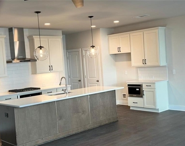 1218 Westshore Drive - Photo Thumbnail 4