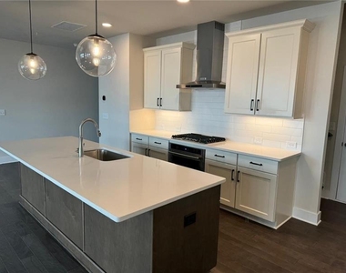 1218 Westshore Drive - Photo Thumbnail 9