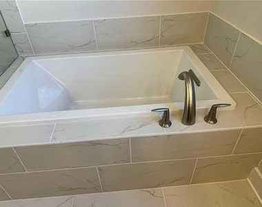 1218 Westshore Drive - Photo Thumbnail 20