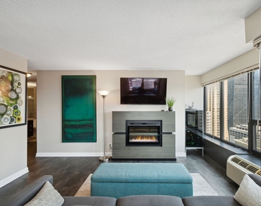 30 E Huron Street - Photo Thumbnail 21