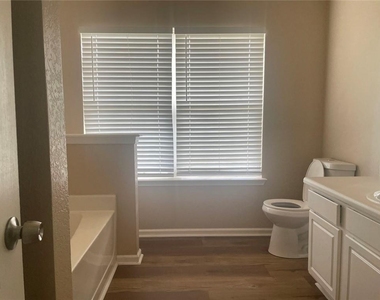 5092 Windsor Forrest Lane - Photo Thumbnail 14