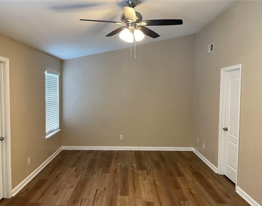 5092 Windsor Forrest Lane - Photo Thumbnail 12