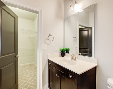 2058 Westwood Road Se - Photo Thumbnail 7