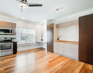 2058 Westwood Road Se - Photo Thumbnail 3